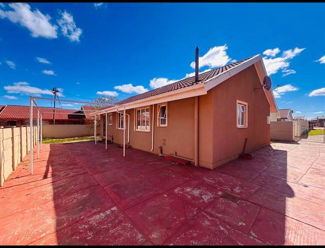 3 BEDROOM HOUSE FOR SALE IN SEBOKENG ZONE 14